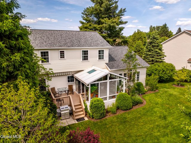 22 Blue Jay Way, Clifton Park, NY 12148
