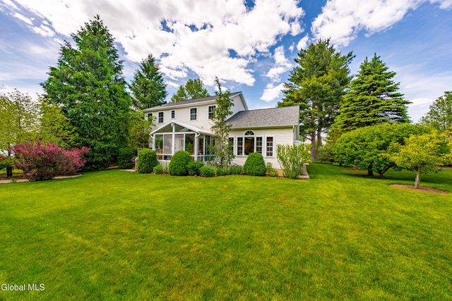 22 Blue Jay Way, Clifton Park, NY 12148