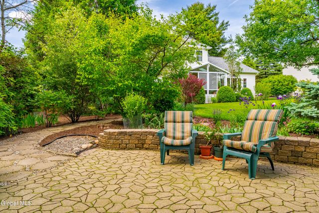 22 Blue Jay Way, Clifton Park, NY 12148