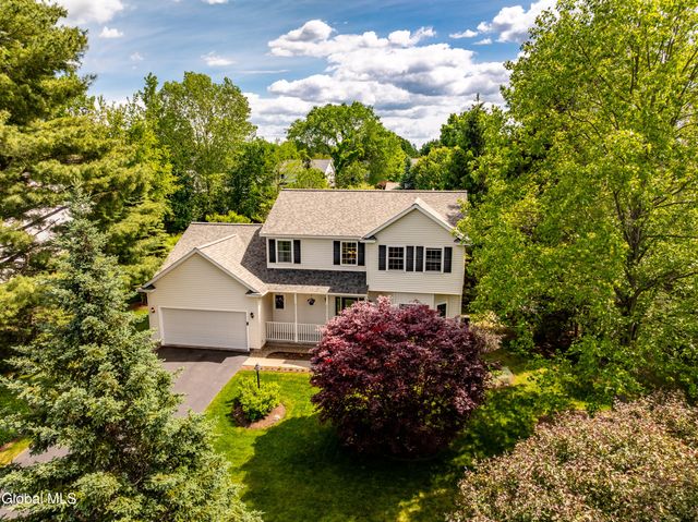 22 Blue Jay Way, Clifton Park, NY 12148