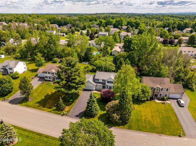 22 Blue Jay Way, Clifton Park, NY 12148
