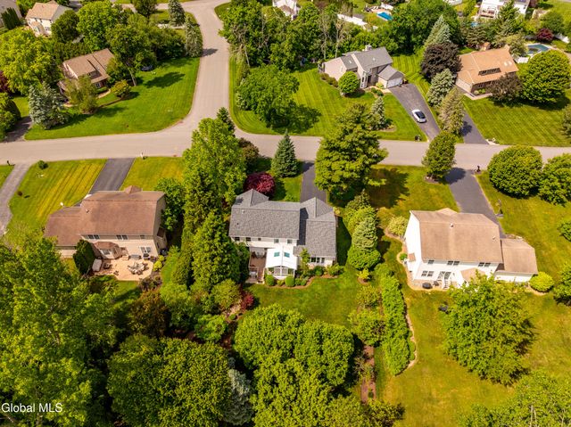 22 Blue Jay Way, Clifton Park, NY 12148