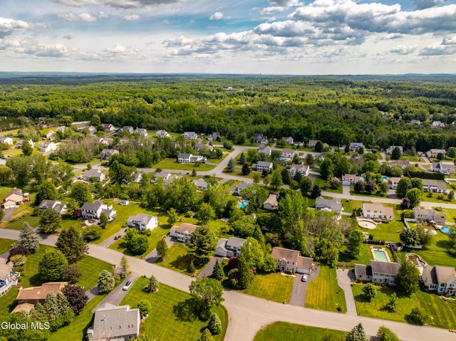 22 Blue Jay Way, Clifton Park, NY 12148