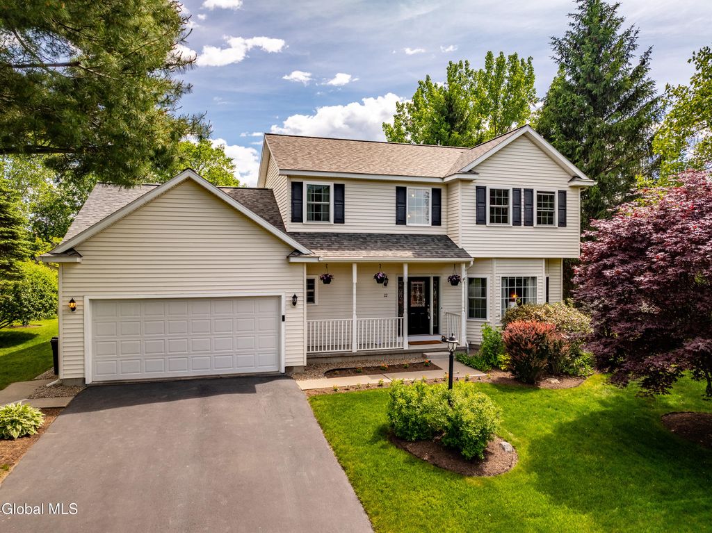 22 Blue Jay Way, Clifton Park, NY 12148