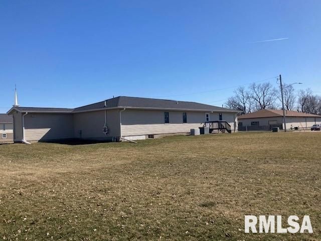 2324 W 63RD Street, Davenport, IA 52806