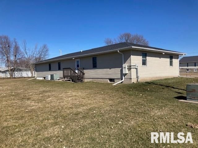 2324 W 63RD Street, Davenport, IA 52806