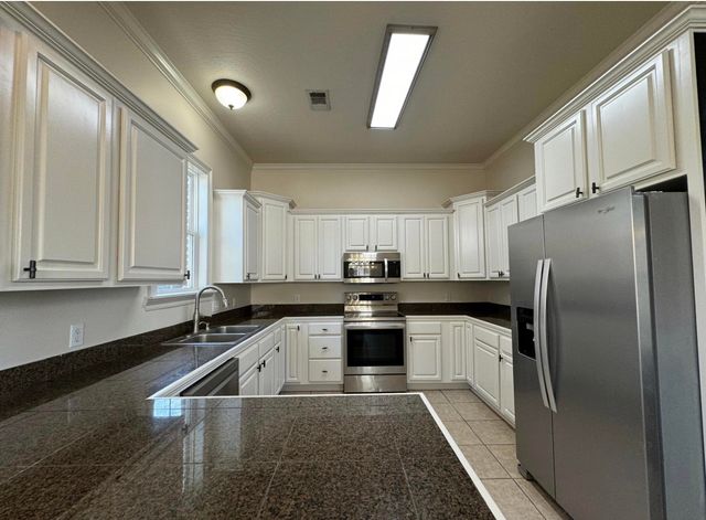 26 Bridgefield Ct., Hattiesburg, MS 39402