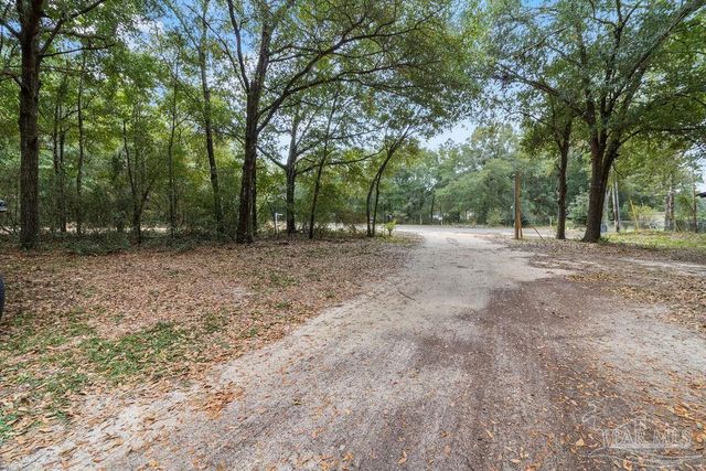 8004 Delta Dr, Milton, FL 32583