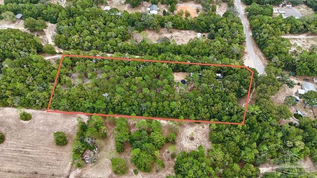 8004 Delta Dr, Milton, FL 32583