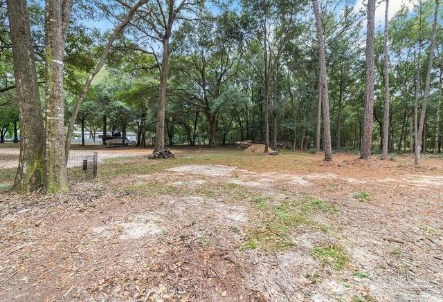 8004 Delta Dr, Milton, FL 32583