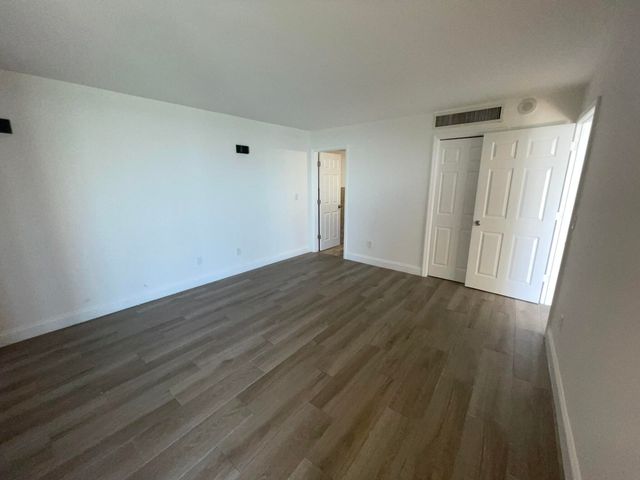 5200 N Flagler Drive 2004, West Palm Beach, FL 33407