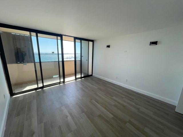 5200 N Flagler Drive 2004, West Palm Beach, FL 33407