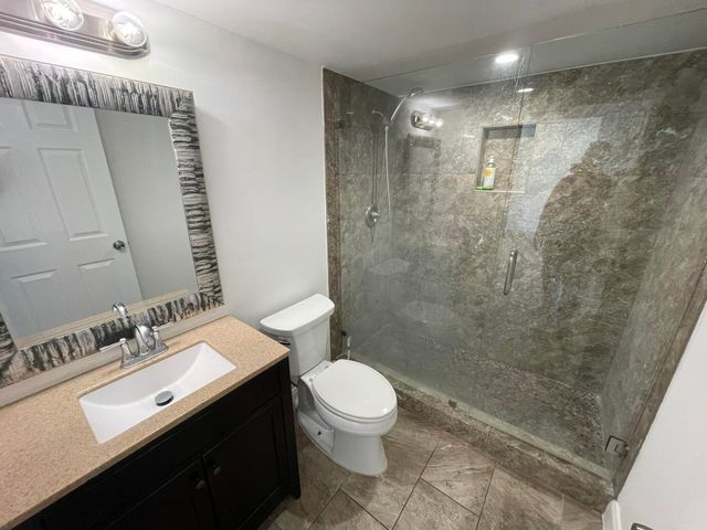 5200 N Flagler Drive 2004, West Palm Beach, FL 33407