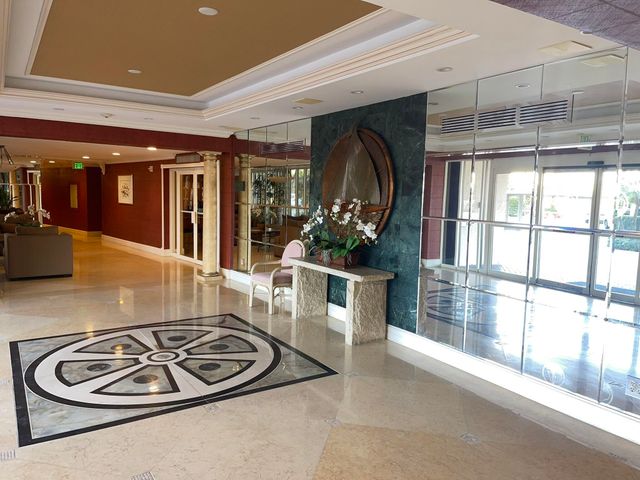 5200 N Flagler Drive 2004, West Palm Beach, FL 33407