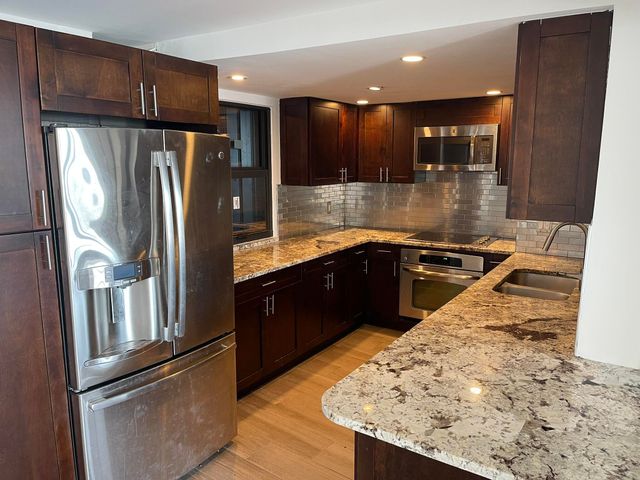 5200 N Flagler Drive 2004, West Palm Beach, FL 33407