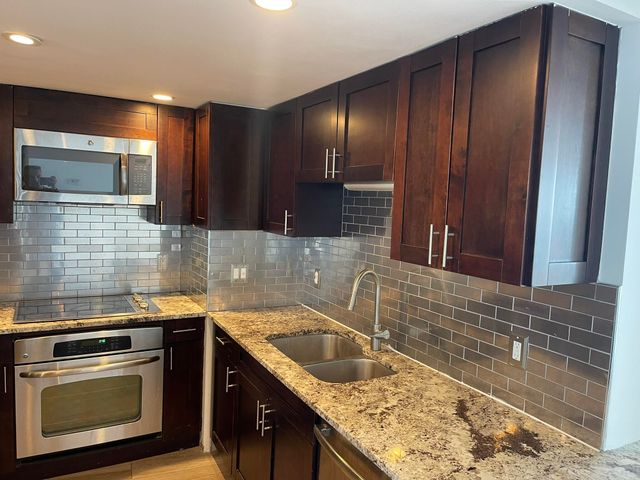 5200 N Flagler Drive 2004, West Palm Beach, FL 33407