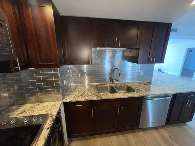 5200 N Flagler Drive 2004, West Palm Beach, FL 33407