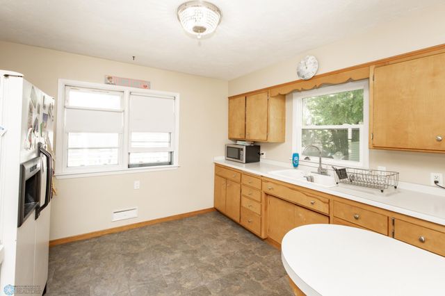 1028 11th Avenue N, Moorhead, MN 56560