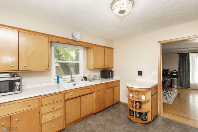 1028 11th Avenue N, Moorhead, MN 56560