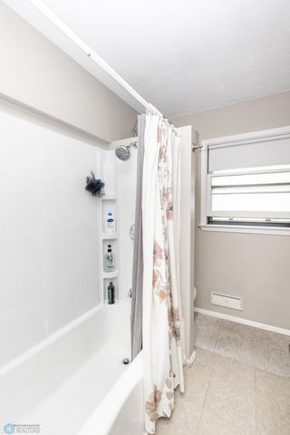1028 11th Avenue N, Moorhead, MN 56560