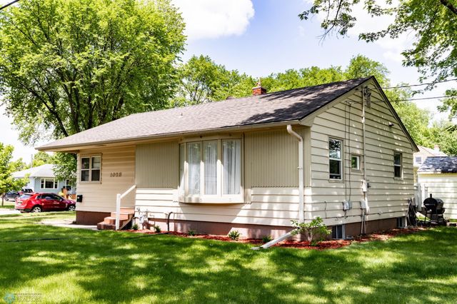 1028 11th Avenue N, Moorhead, MN 56560