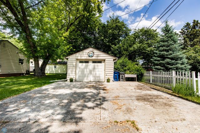 1028 11th Avenue N, Moorhead, MN 56560
