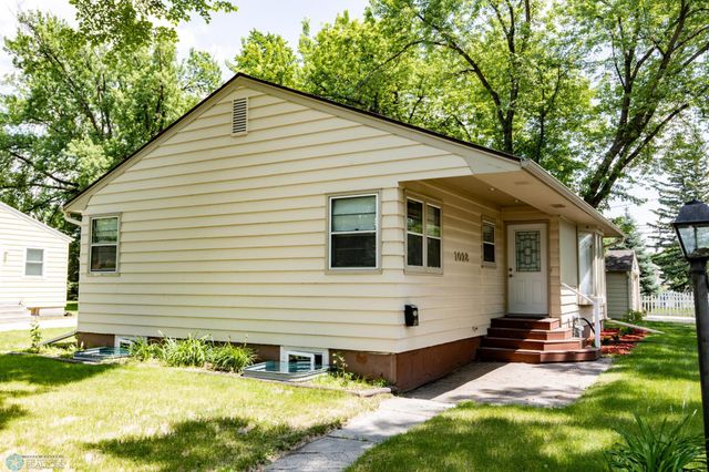 1028 11th Avenue N, Moorhead, MN 56560