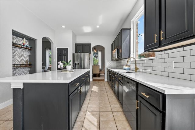 3829 Vernon Way, Fort Worth, TX 76244