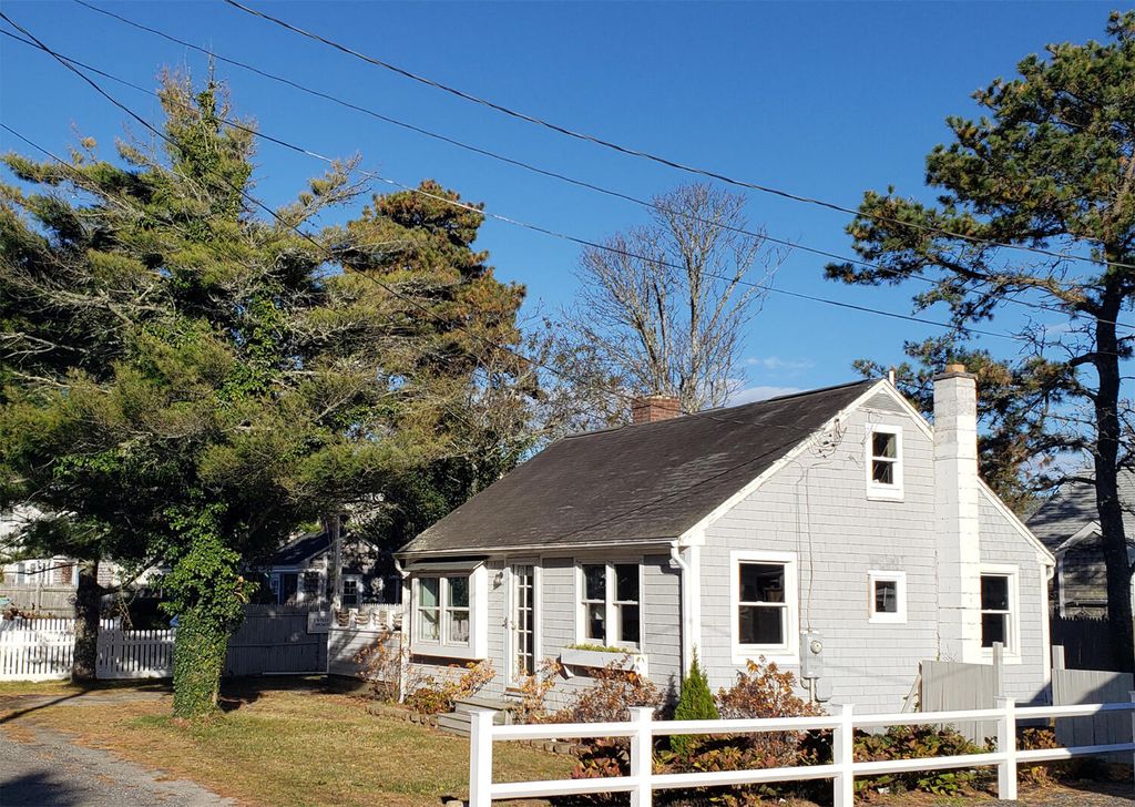 10 Grindell Avenue, Dennis Port, MA 02639