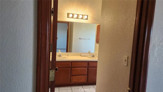 7250 Cayucos, Phelan, CA 92371