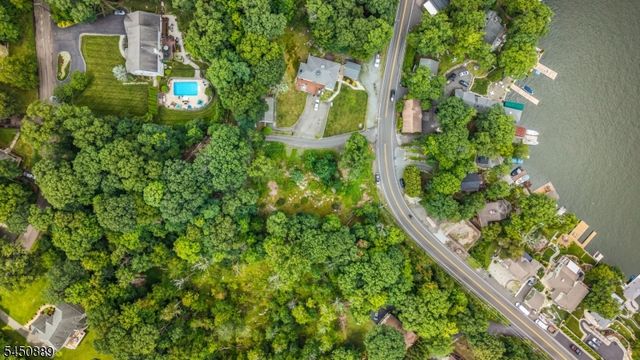 5 Toth Ln, Hopatcong Boro, NJ 07843