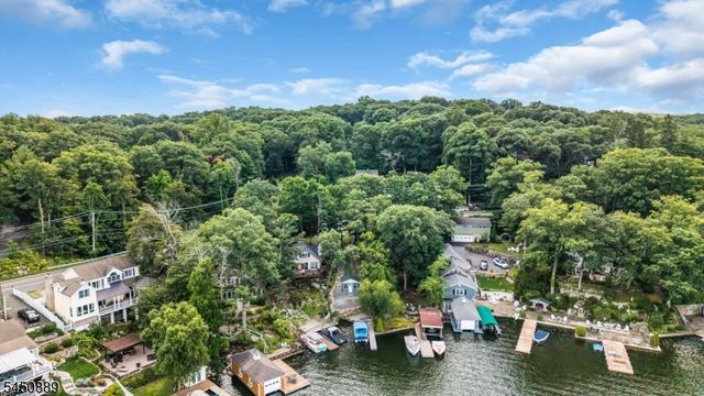 5 Toth Ln, Hopatcong Boro, NJ 07843