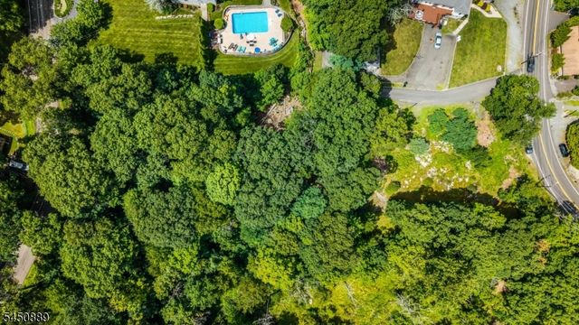 5 Toth Ln, Hopatcong Boro, NJ 07843