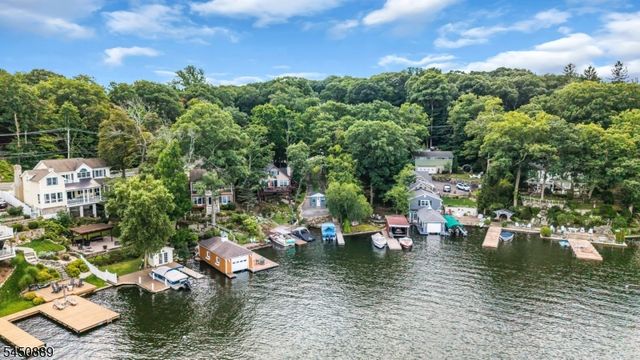 5 Toth Ln, Hopatcong Boro, NJ 07843