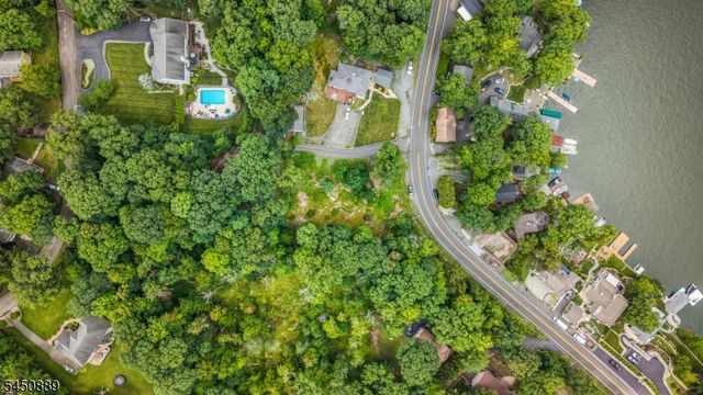 5 Toth Ln, Hopatcong Boro, NJ 07843