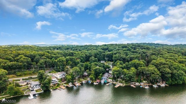5 Toth Ln, Hopatcong Boro, NJ 07843