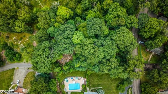 5 Toth Ln, Hopatcong Boro, NJ 07843