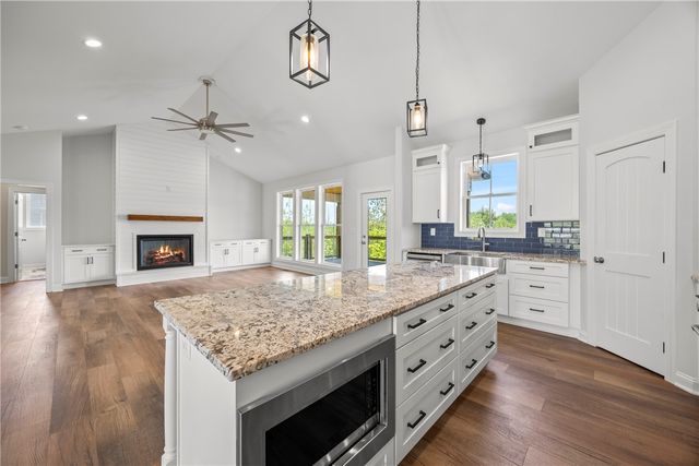 705 Comet View Court, Westminster, SC 29693