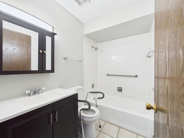 11805 S Karlov Avenue 102, Alsip, IL 60803