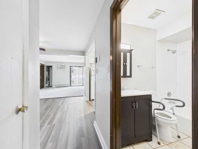 11805 S Karlov Avenue 102, Alsip, IL 60803