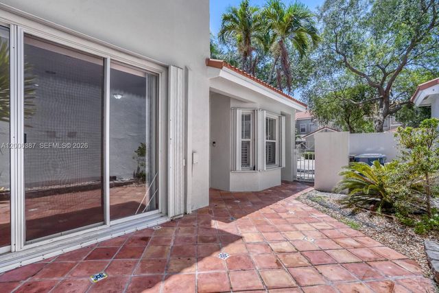 941 Doveplum Ct, Hollywood, FL 33019