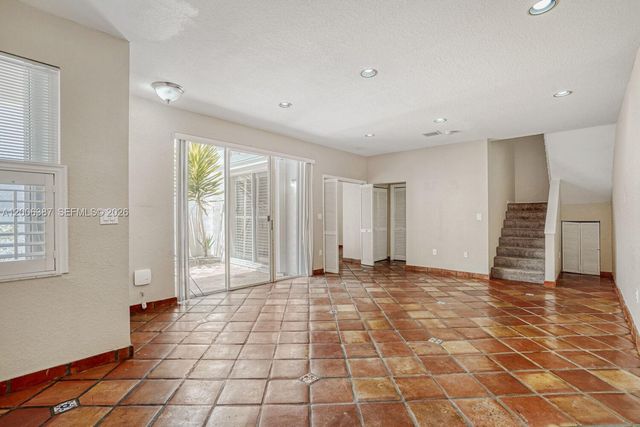 941 Doveplum Ct, Hollywood, FL 33019