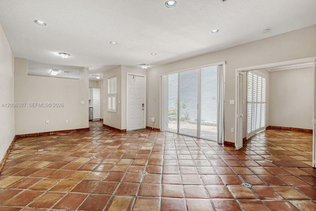 941 Doveplum Ct, Hollywood, FL 33019