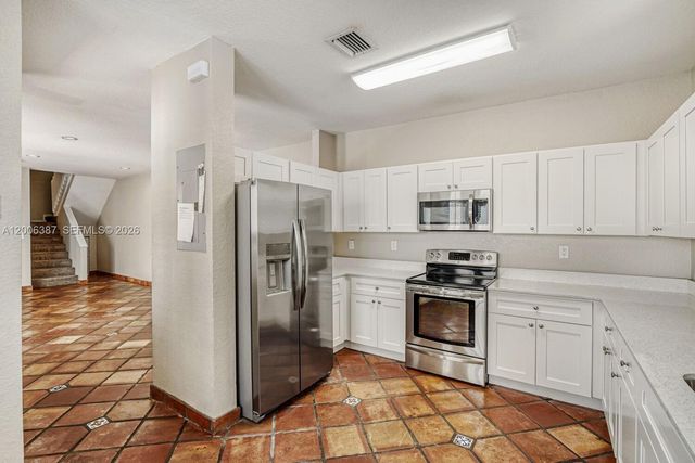 941 Doveplum Ct, Hollywood, FL 33019