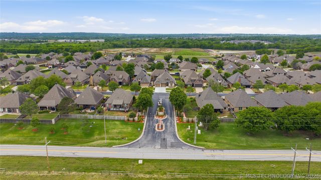 14502 S Vandalia Avenue, Bixby, OK 74008