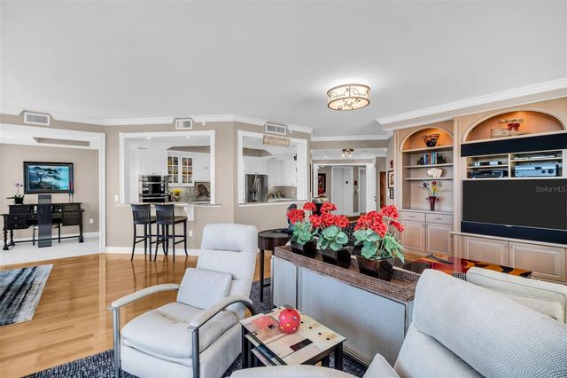 555 5TH AVENUE NE 1122, St Petersburg, FL 33701