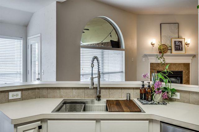 6725 Hayling Way, Denton, TX 76210