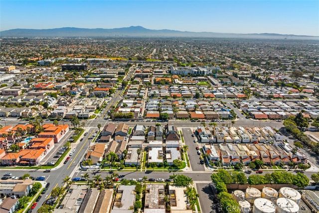 2006 California, Huntington Beach, CA 92648