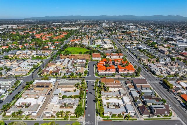 2006 California, Huntington Beach, CA 92648