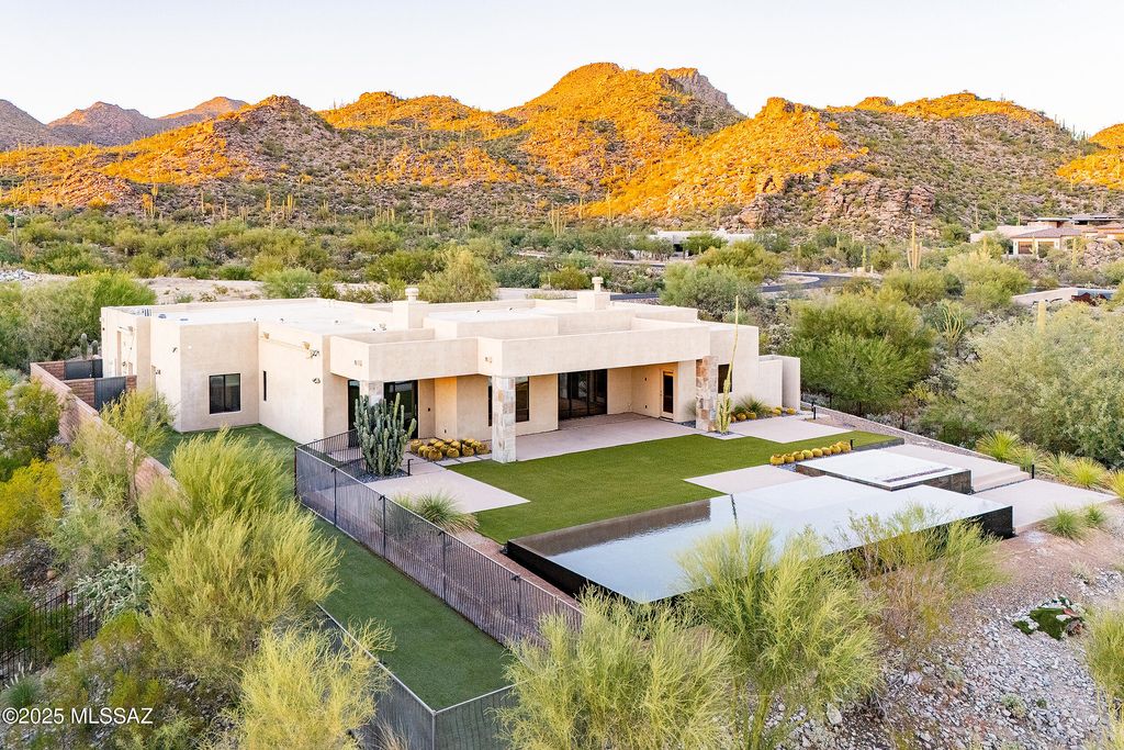 4711 W Lone Dove Drive, Marana, AZ 85658